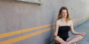 Knæpuder til yogapraksis: Optimer din komfort under strækøvelserne