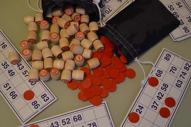 Fra pladen fuld til tallerkenen tom: Når bingo møder stegt flæsk